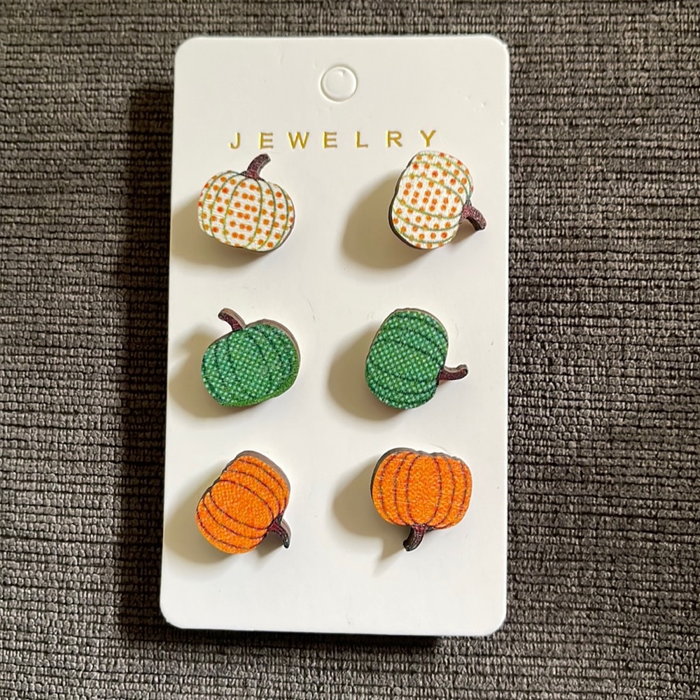 Light weight pumpkin earrings